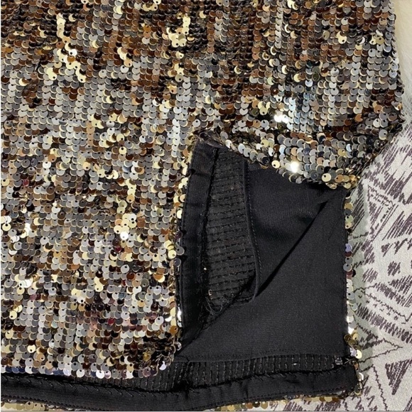 NWT! Alice + Olivia AO LA sleeveless
sequins blouse - Picture 13 of 16